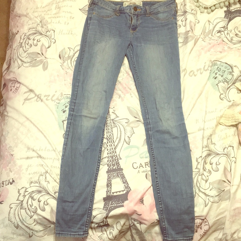 I’m selling skinny jeans!